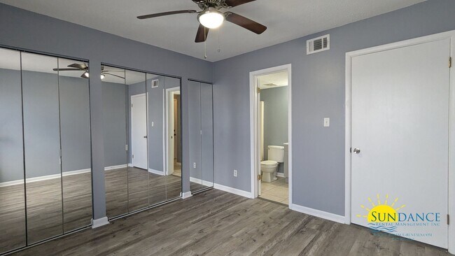 Building Photo - Renovated 1 Bedroom Waterfront Unit in Fort Walton Beach!
