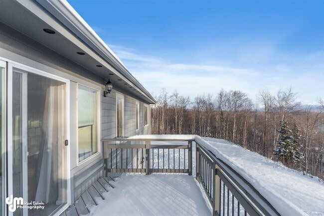 Building Photo - Gorgeous Palmer Home!