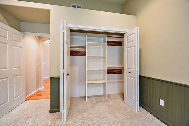 Building Photo - Alder Creek Estates Home available**Gated Community**Minutes from Rogue Regional Medical Center o...