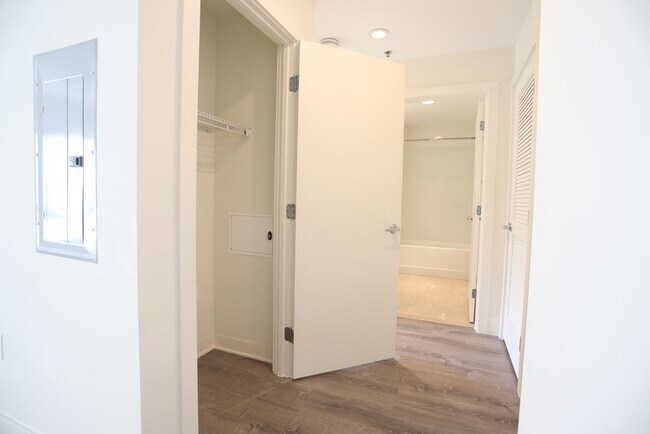 Building Photo - 24 2nd St