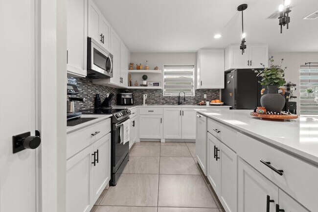 Building Photo - 5418 Travesia Ct