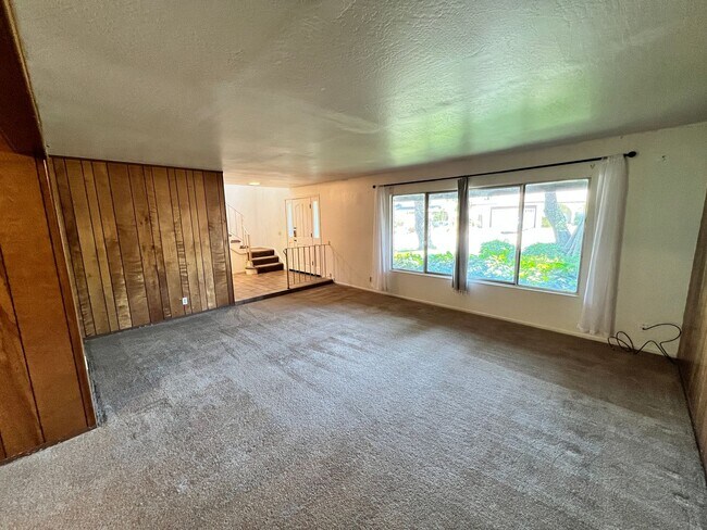 Building Photo - Spacious Home in Wonderful Davis Neighborhood!