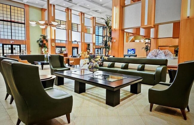 Building Photo - 543 Mansfield M