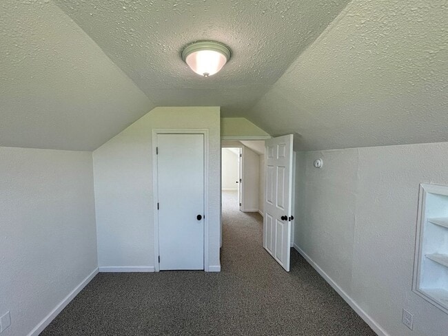 Building Photo - 11490 NE 30th St