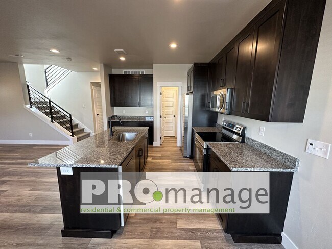 Building Photo - 3 Bed, 2.5 Bath Townhome w/ 2-Car Garage - NEAR NEW - Ammon
