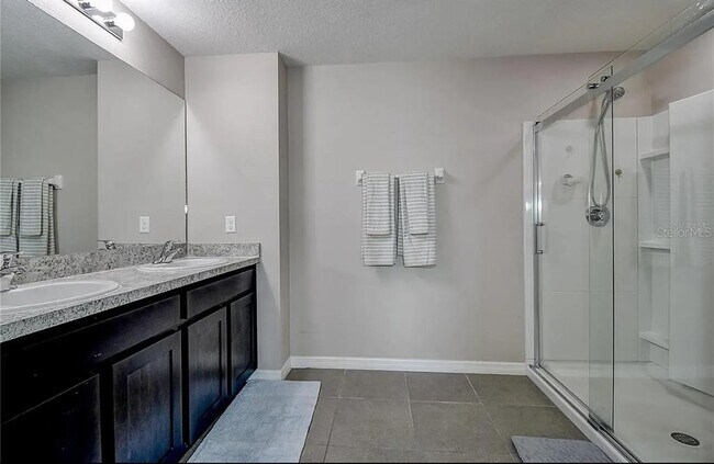Building Photo - 5941-5981 81st Pl N