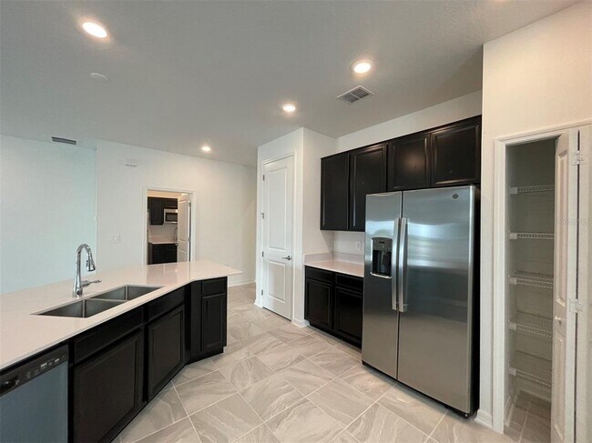 Building Photo - 835 Ofanto Wy