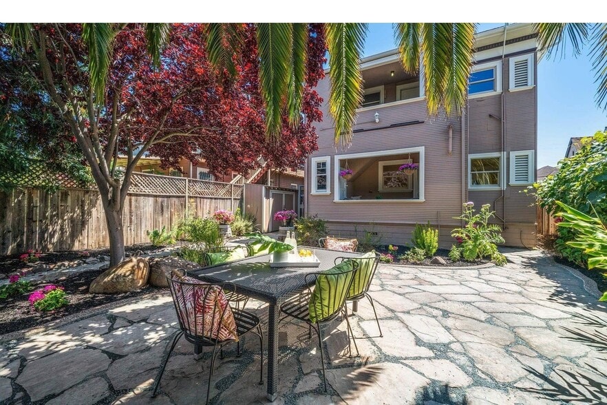 Building Photo - 684 Apgar St