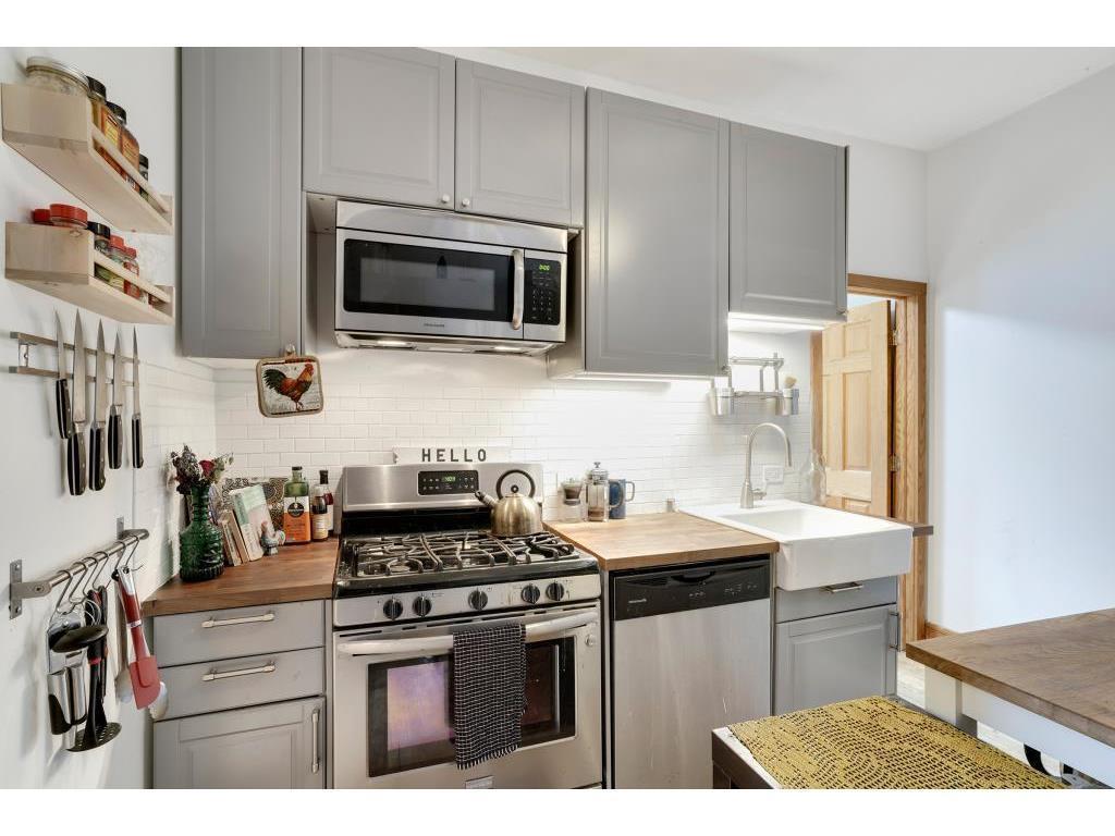 Building Photo - 809 W 28th St