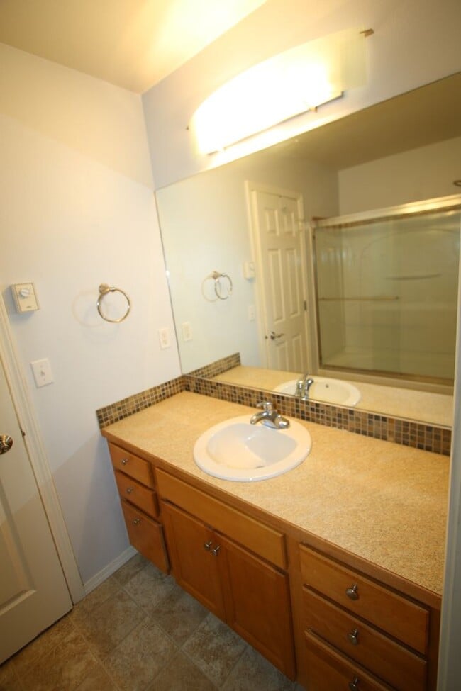 Building Photo - 3 Bedroom Condo in East Anchorage!