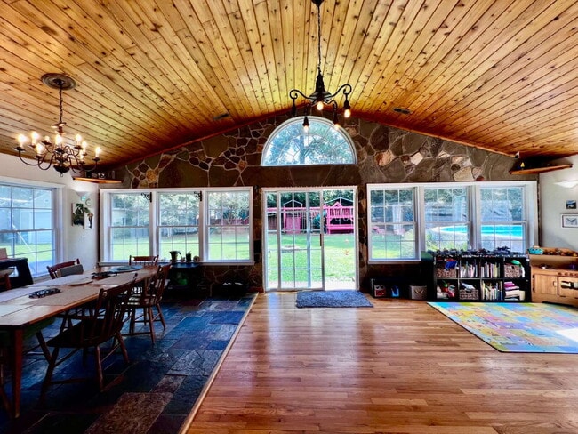 Building Photo - Love Where You Live in Lake Shores!