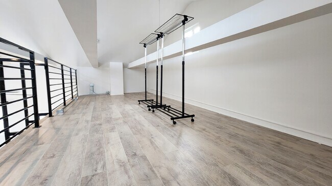 Yoga, Meditation, Office??? - 2635 Dalemead St