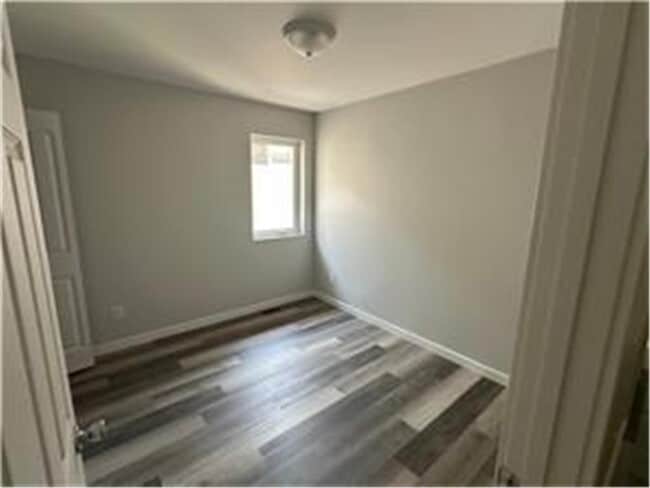 Building Photo - 468 Thomas Ave W