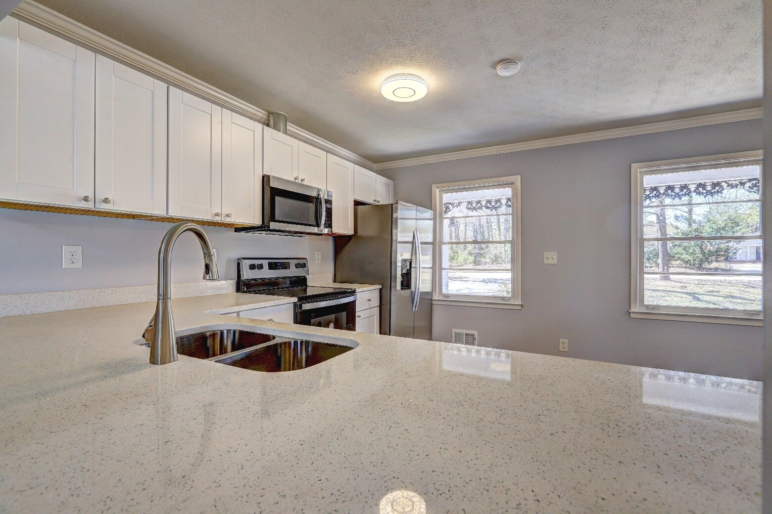 Building Photo - 469 Dogwood Dr