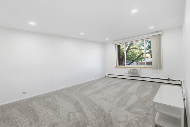 Building Photo - 1375 Rebecca Dr