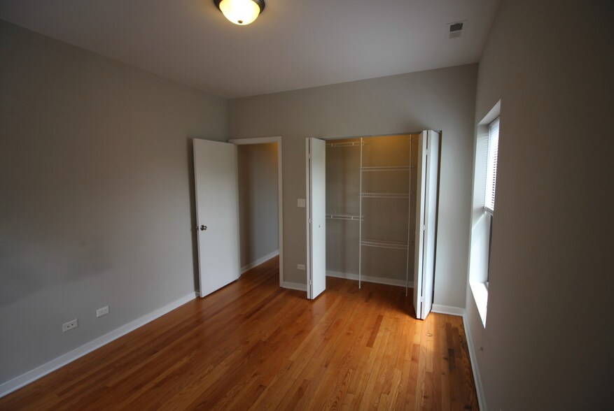 Building Photo - 6447 N Claremont Ave