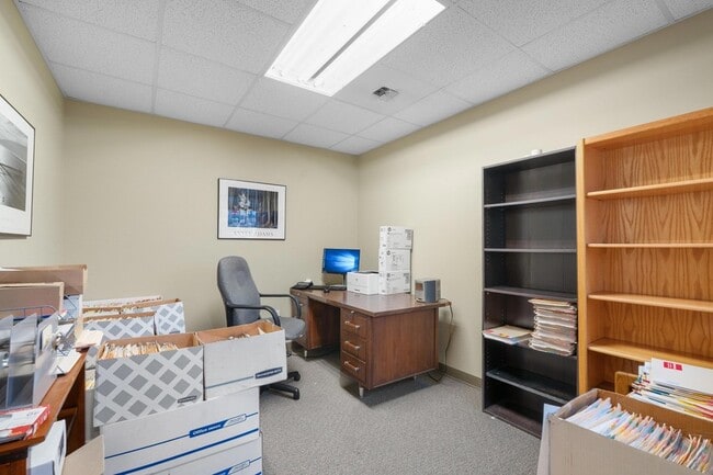 Building Photo - 107 E Holland Ave