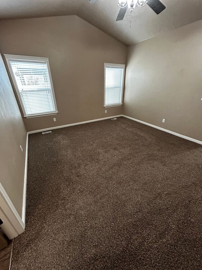 Building Photo - 3 Bedroom 2.5 Half Bath Home in Tuscany Vi...