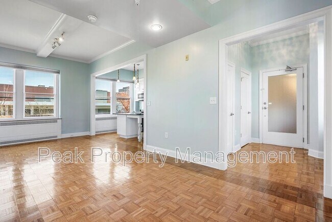 Building Photo - 212 E Clay St