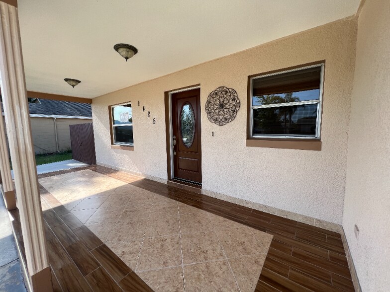 Building Photo - 1425 Orchid Ln