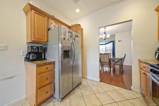 Building Photo - 10 Silas Seaman St