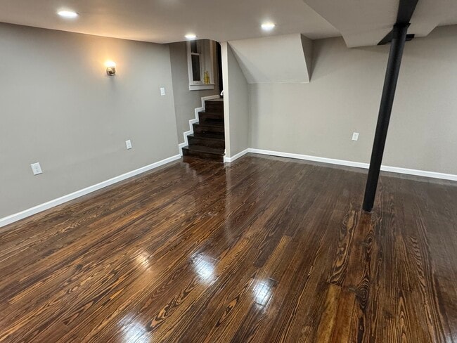 Building Photo - 6840 S Champlain Ave