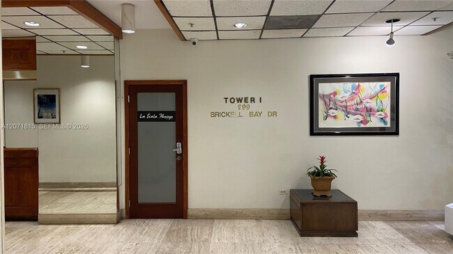 Building Photo - 999 Brickell Bay Dr