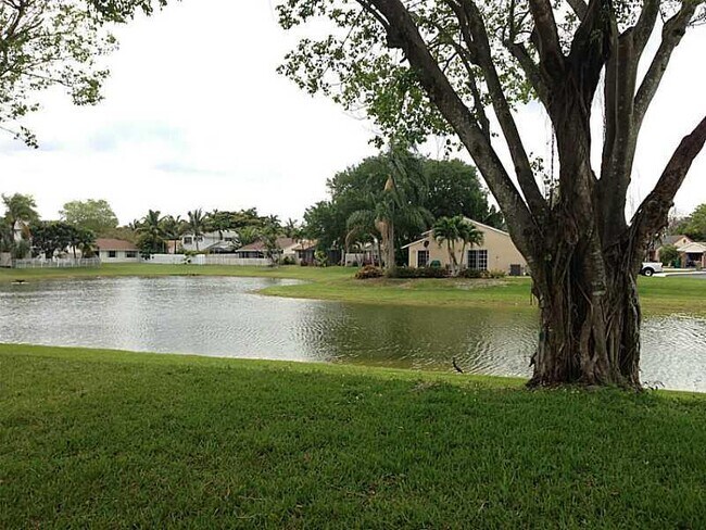 Building Photo - 13761 Newport Manor