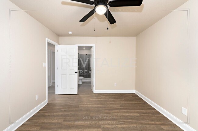 Building Photo - 1704 McGill Ave