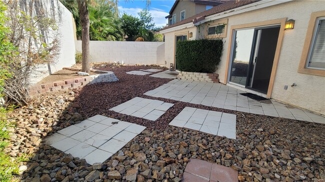 Building Photo - 1405 Iron Springs Dr