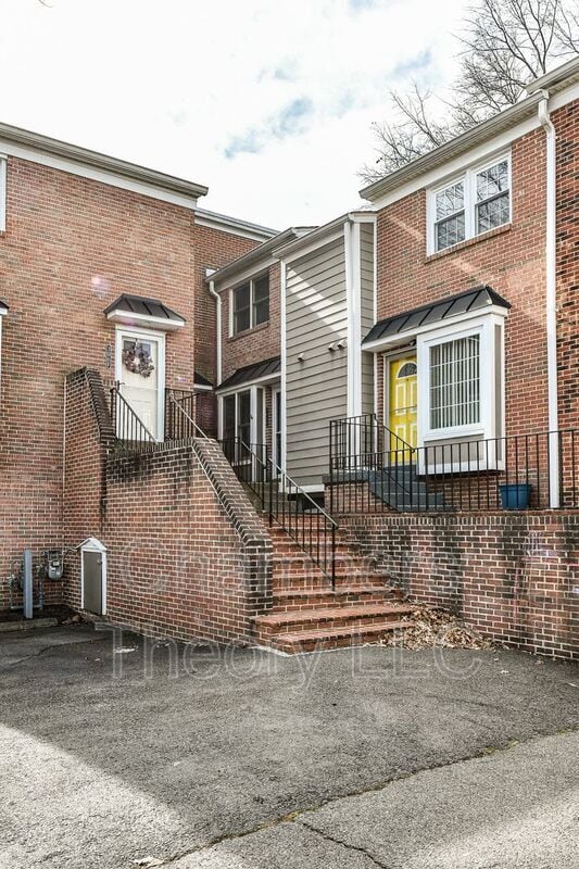 Building Photo - 306 S Wayne St