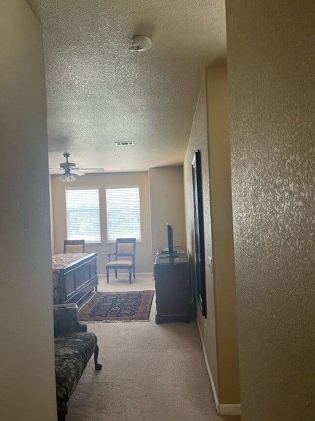 Building Photo - Beautiful move-in ready patio home in Fort...