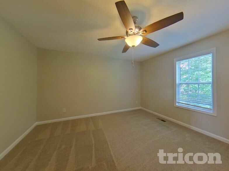 Building Photo - 708 Newport Dr