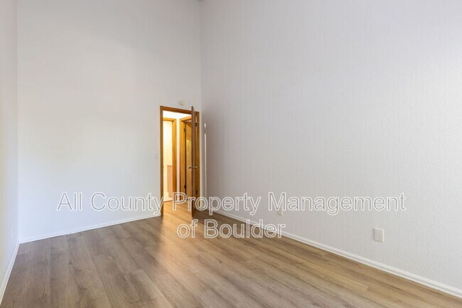 Building Photo - 5056 Buckingham Rd