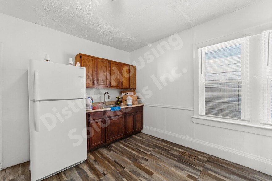 Building Photo - 8302 Sowinski Ave