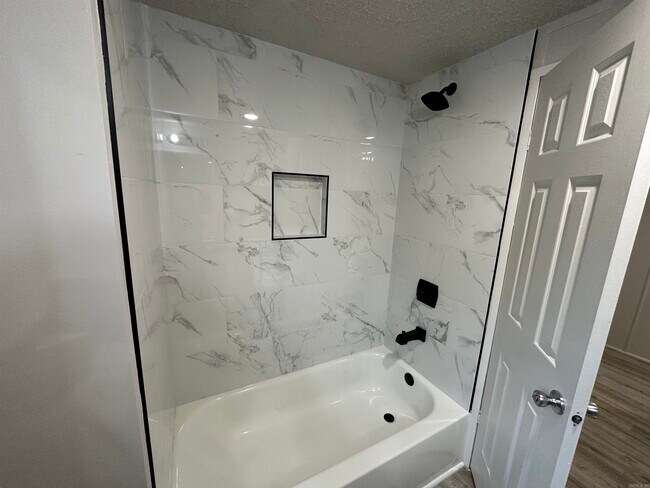 Building Photo - 2712 Spring St