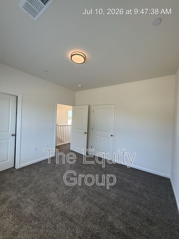 Building Photo - 735 S Pinkham St