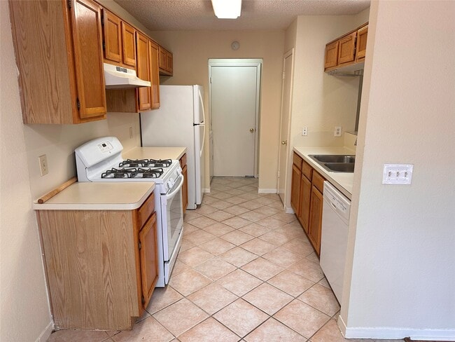 Building Photo - 2831 Lakefield Way