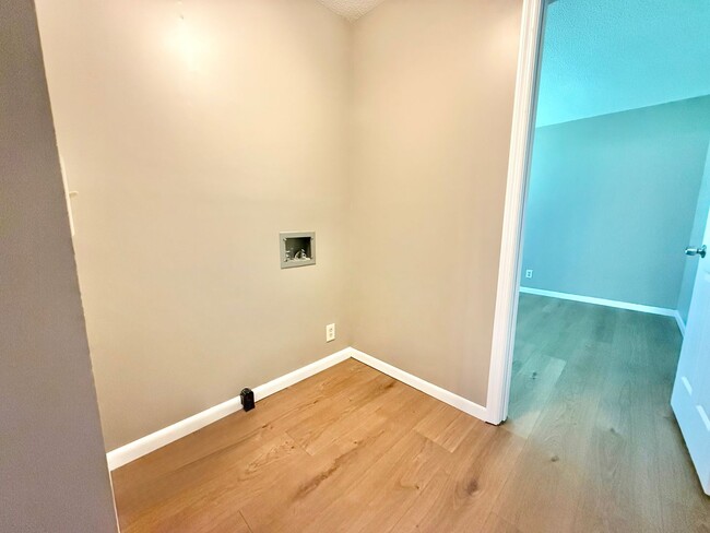 Building Photo - 916 Brentwood Dr