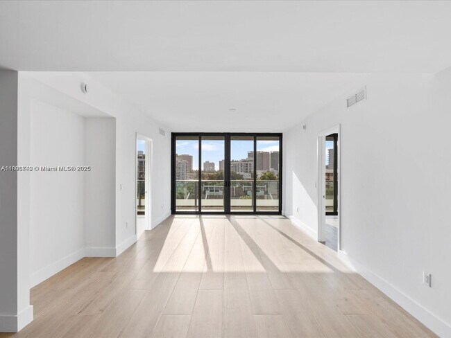 Building Photo - 9901 W Bay Harbor Dr