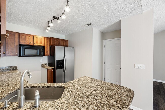 Building Photo - 2 bed/2 bath bungalow in the wonderful Bri...