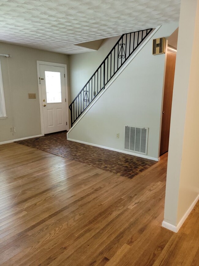 Building Photo - 3915 S Orchard Ct