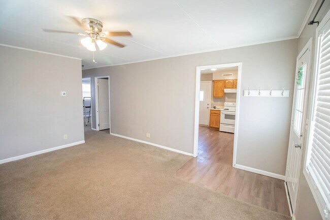 Building Photo - CENTRALLY LOCATED 2 BEDROOM HOME