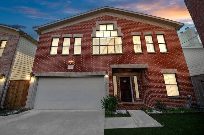 Building Photo - 9715 Riddlewood Ln