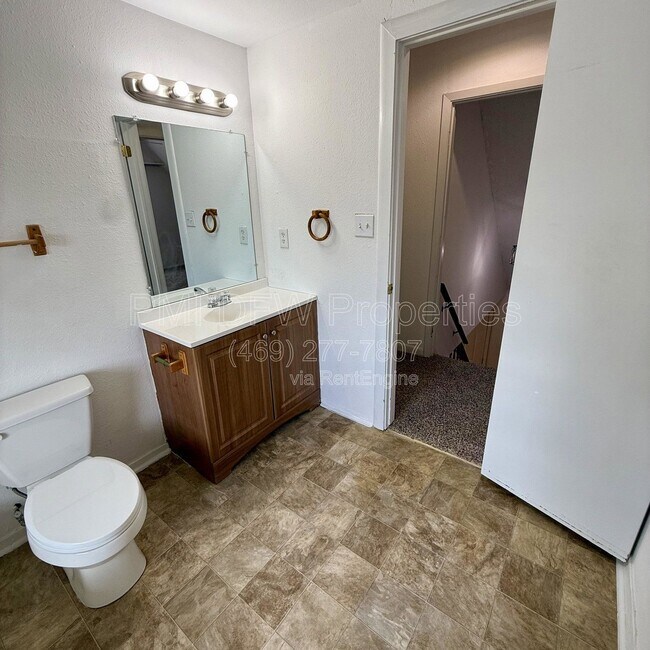 Building Photo - 1001 Weiss Ave