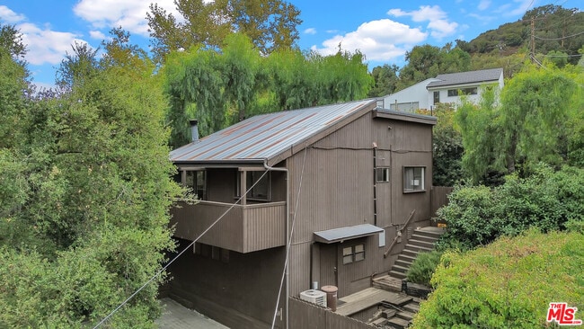 Building Photo - 2039 Tuna Canyon Rd