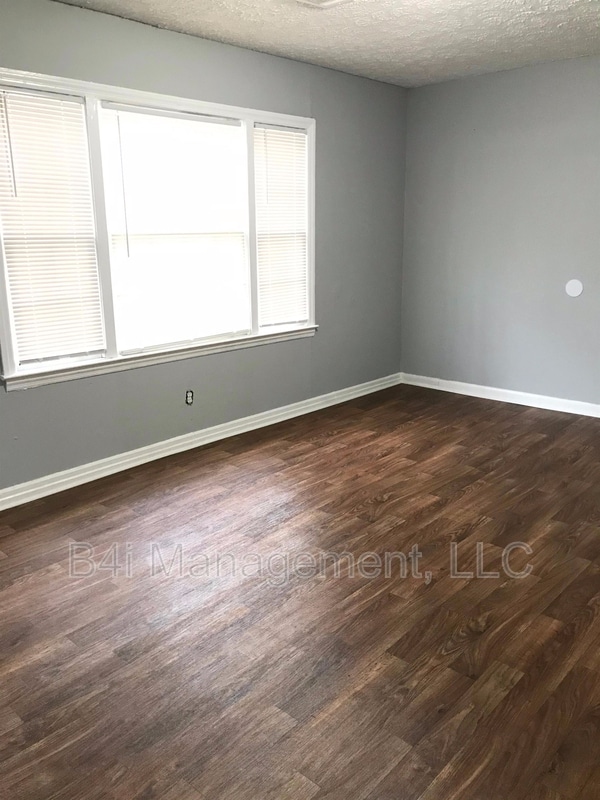 Building Photo - 4692 Beecher St