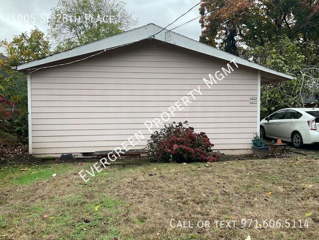 Building Photo - MOVE IN READY! $1,395 2BR/1BA With a Yard ...