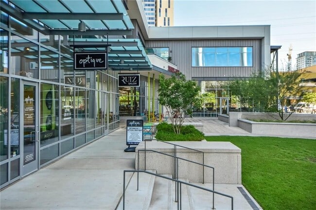 Building Photo - 222 West Ave