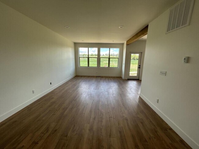 Building Photo - 26 Groves Dr